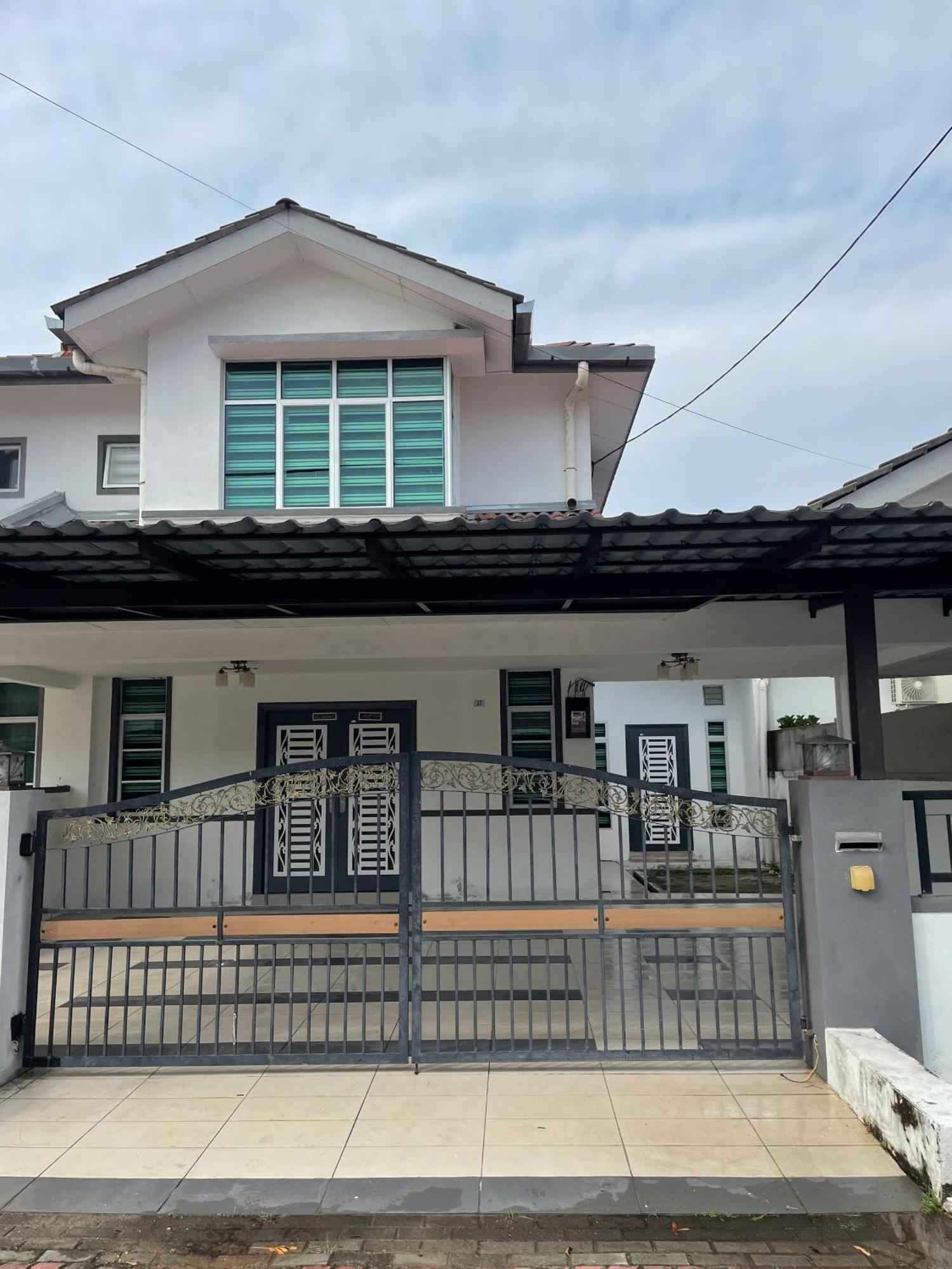 Nazirin Homestay No 27 Tmn Desa Manjung Lumut Kültér fotó